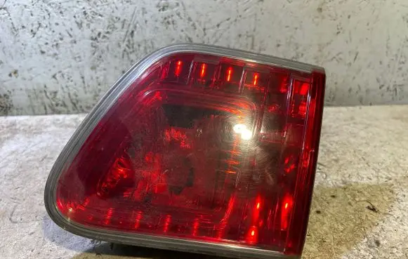 Toyota Avensis T270 Tailgate rear/tail lights 89032447A