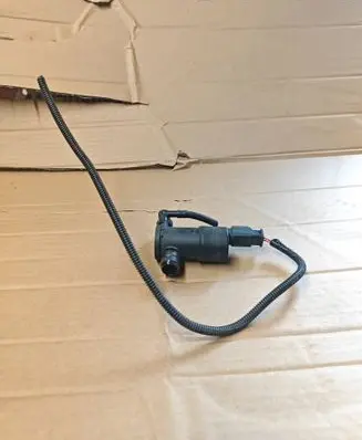 Opel Corsa F Windscreen/windshield washer pump 9825893480