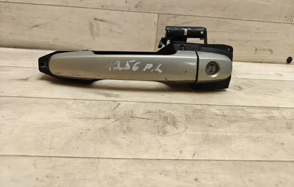 Toyota Avensis T250 Front door exterior handle 242303