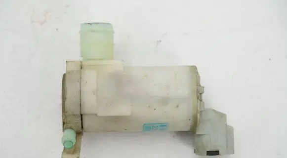 Infiniti FX Windscreen/windshield washer pump 2224643A