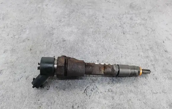 Volvo S40, V40 Fuel injector 8200238528