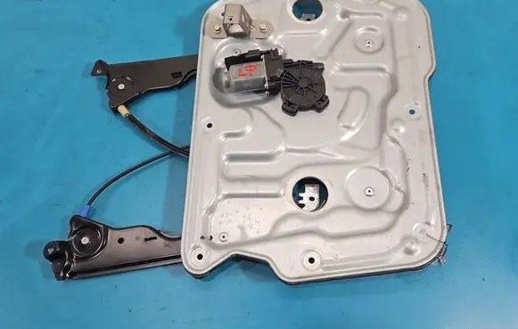Nissan Qashqai Front door window regulator with motor IMPRK1555816