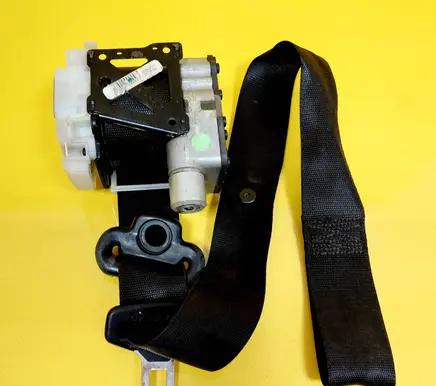 Mercedes-Benz C W203 Front seatbelt 2038607285