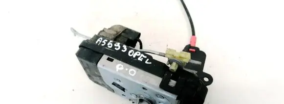 Opel Zafira B Rear door lock 13210739