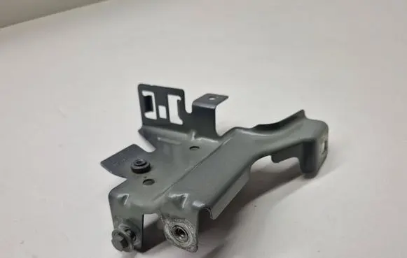 BMW 2 Active Tourer U06 Fender mounting bracket 8737116