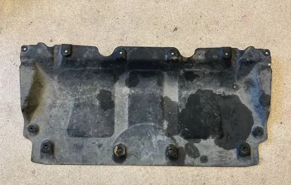 BMW 3 G20 G21 Engine splash shield/under tray 7447194