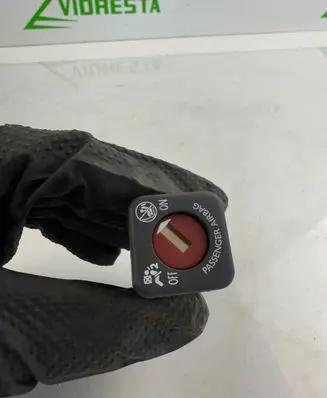 Passenger airbag on/off switch