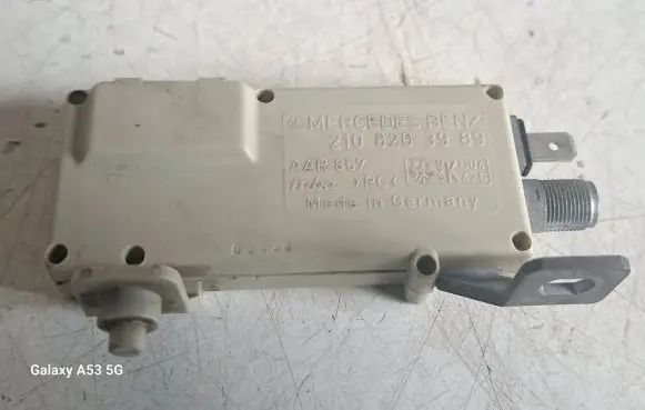 Mercedes-Benz E W210 Aerial antenna amplifier 2108203989