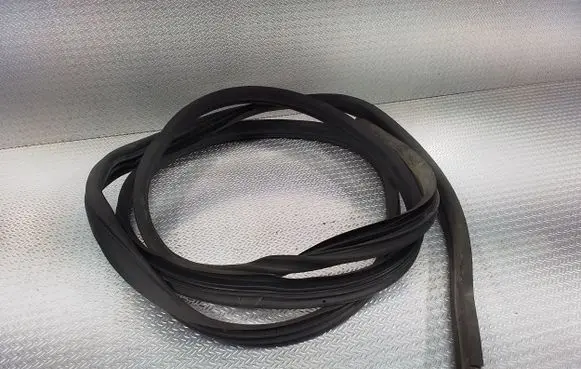 Opel Movano B Front door rubber seal 