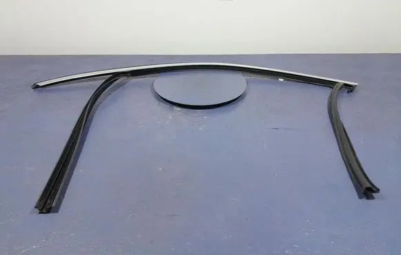 BMW X7 G07 Front door rubber seal 7428671
