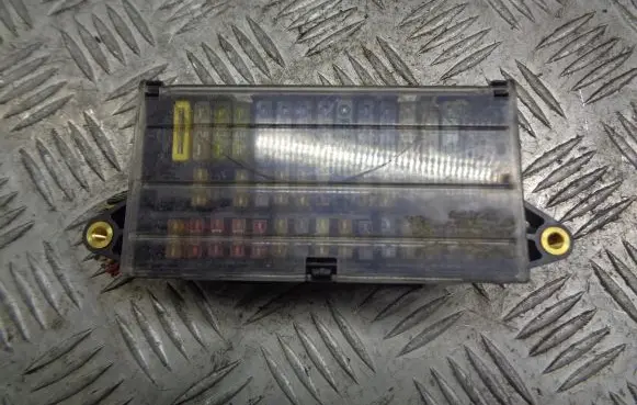 Volkswagen Polo IV 9N3 Fuse box cover 6X0937576