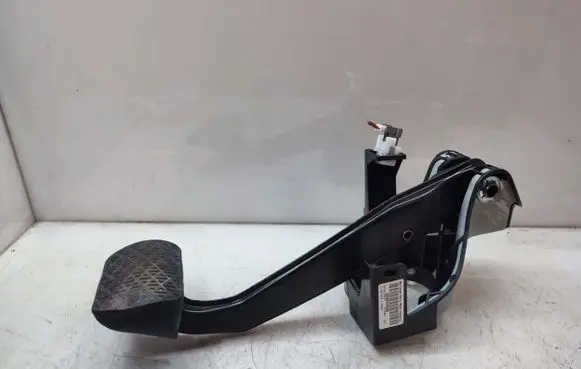 Mercedes-Benz CLS C218 X218 Brake pedal A2042902201