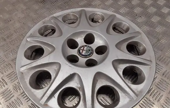Alfa Romeo 156 R15 wheel hub/cap/trim 60688585