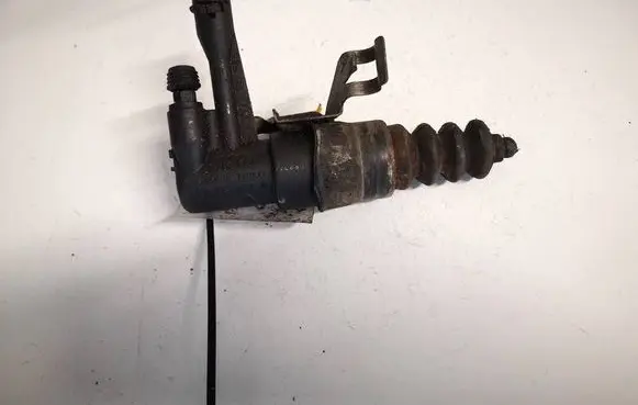 Volkswagen PASSAT B5 Clutch master cylinder 8e0721257a