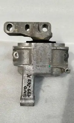 Volkswagen Tiguan Engine mount bracket 5N0199262K