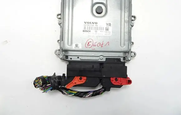 Volvo V70 Engine control unit/module 30785100AB 1039S18372 0281012765