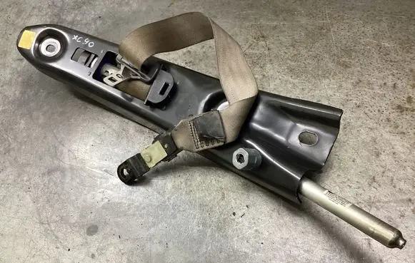 Volvo XC90 Front seatbelt 6008818