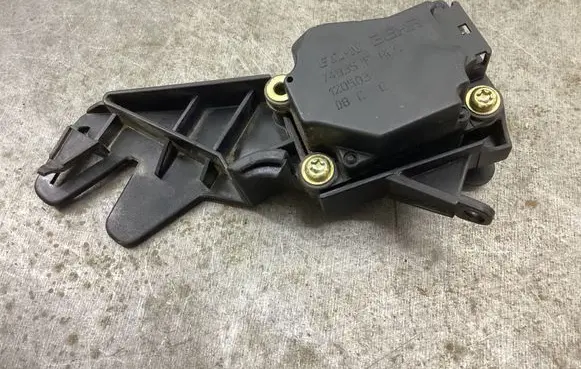 Volvo XC90 Air flap motor/actuator 74935F 120503