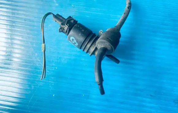 Volkswagen Transporter - Caravelle T4 Windscreen/windshield washer pump 1T0955651
