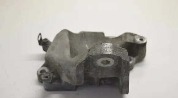 Lexus IS 220D-250-350 Engine mounting bracket