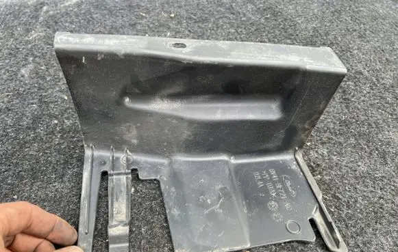 Ford Kuga I Intercooler air guide/duct channel 8V419F721AC
