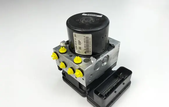 Mercedes-Benz C W204 ABS Pump A2045455132 A2044313712