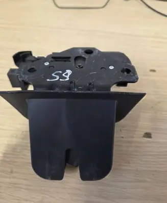 Audi Q7 4L Tailgate/trunk/boot lock/catch/latch 8p4827505c