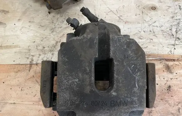 BMW 5 E60 E61 Front brake caliper 6024