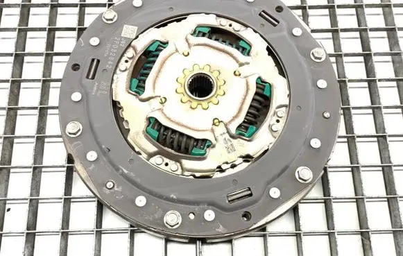 Toyota Camry VIII XV70 Clutch set kit 2F032842