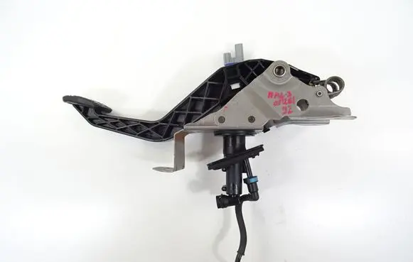 Mazda 3 III Clutch pedal BJS741300