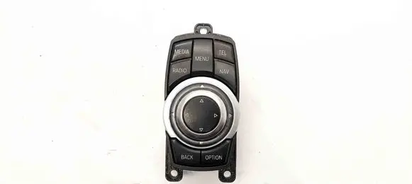 Head unit multimedia control