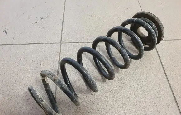 Volkswagen Tiguan Rear coil spring