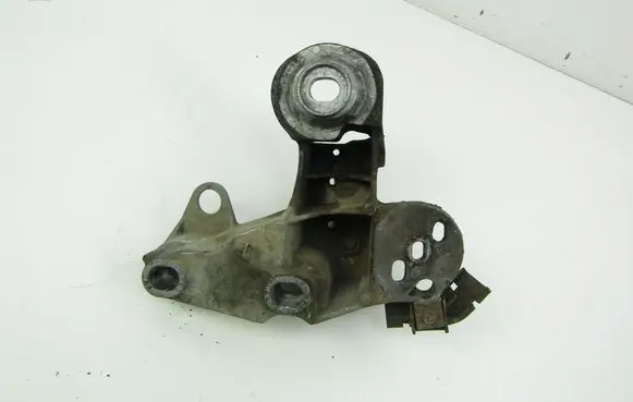 Audi A4 S4 B6 8E 8H Engine mounting bracket 8E0199352