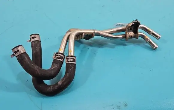 Engine coolant pipe/hose