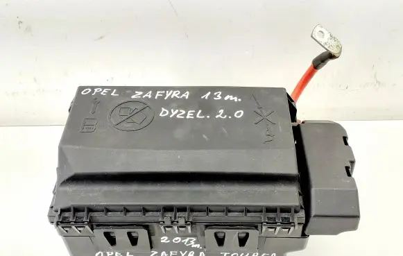 Opel Zafira C Fuse box set 13302322 13368645