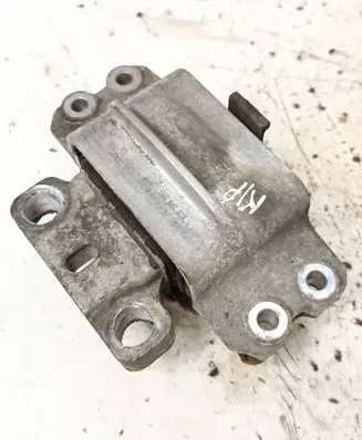 Volkswagen PASSAT B7 Engine mount bracket 3C0199555