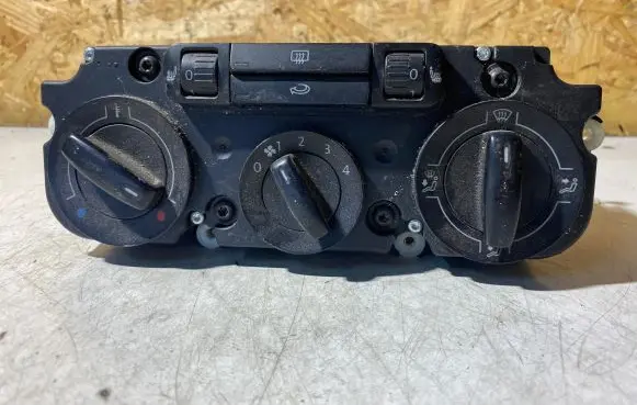 Volkswagen Golf V Climate control unit 537011CF