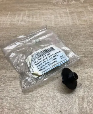 Skoda Octavia Mk1 (1U) Floor mat clip fixing clamp 061001001 DCC061001001
