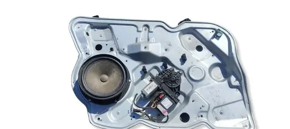 Skoda Octavia Mk2 (1Z) Front door window regulator with motor 