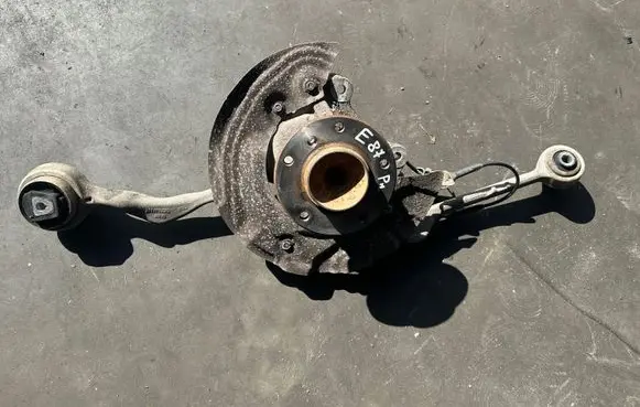 BMW 1 E81 E87 Front wheel hub