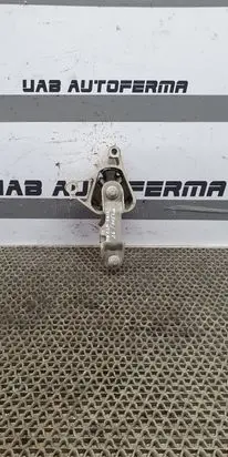Mercedes-Benz CLA C117 X117 W117 Engine mount bracket A2462400809