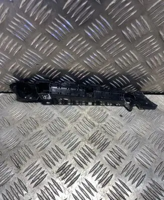 Front bumper mounting bracket