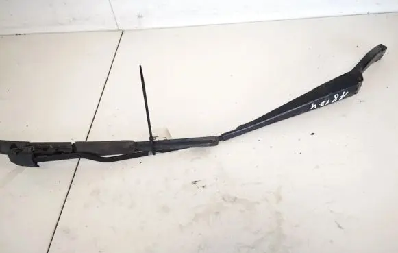 Ford Mondeo Mk III Front wiper blade arm 1s7117526cc