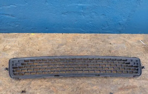 Volvo V70 Front bumper lower grill 30763113 30678636