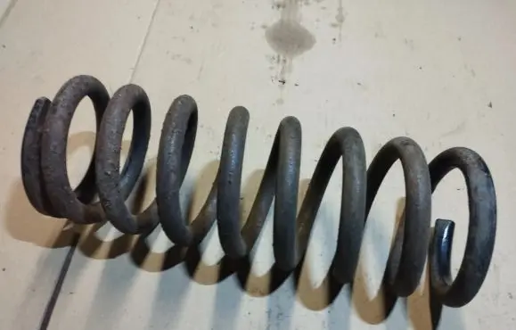 Jeep Grand Cherokee (WK) Front coil spring