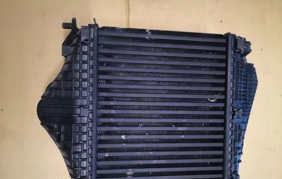 Audi SQ7 Intercooler radiator 4M0145803BT