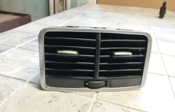 Audi A6 S6 C6 4F Rear air vent grill 4F0819203