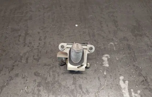 Loading door lock