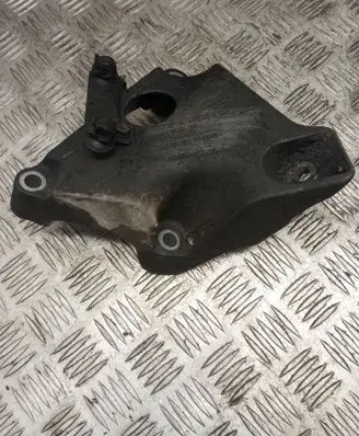 Engine mounting bracket
