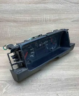 Audi 80 90 B2 Speedometer (instrument cluster) 811919036A 81117331